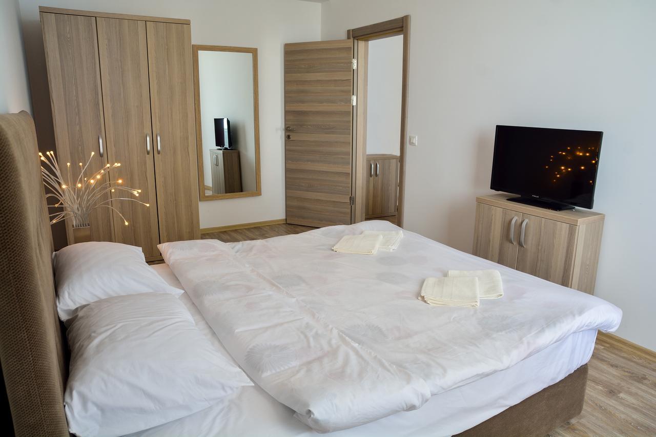 Oceana Summerland Apartment Mamaia Extérieur photo